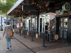 Lockdown Berakhir, Bar di Selandia Baru Dibuka Kembali