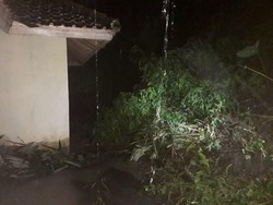Lima Rumah Rusak Ringan hingga Berat Akibat Longsor di Bandung Barat