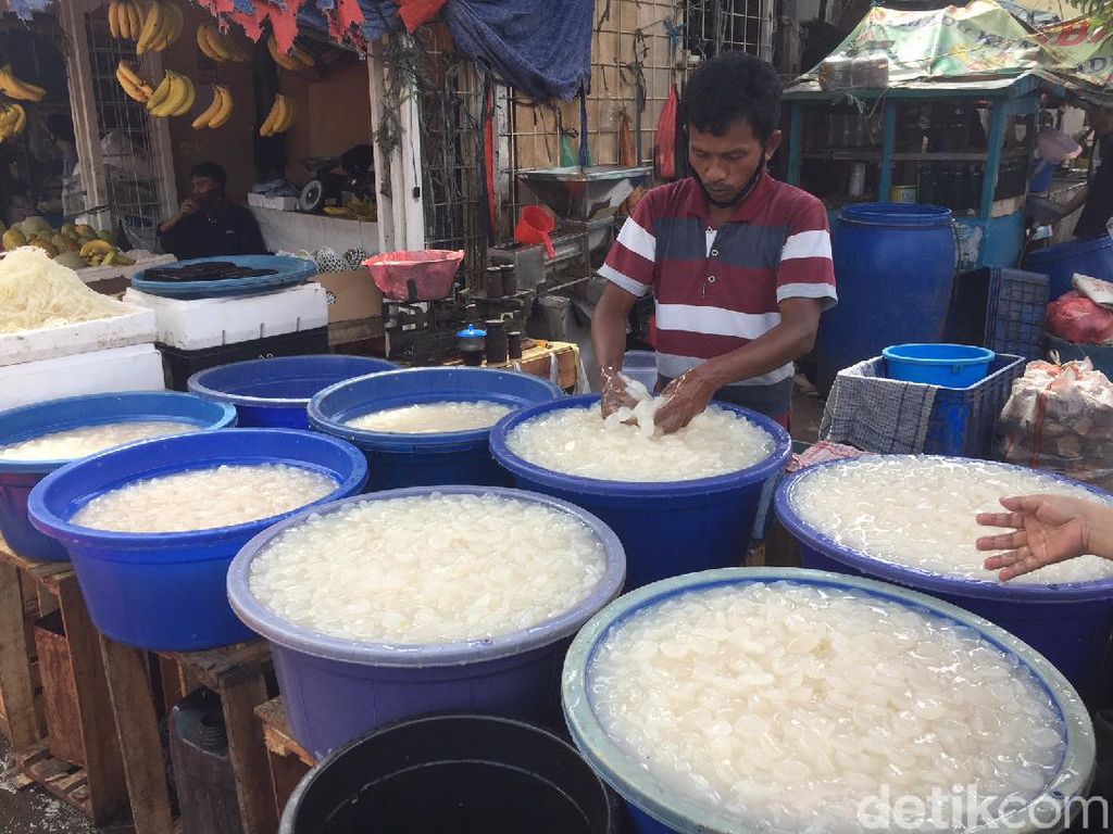 Penjualan Kolang Kaling Sepi Peminat Penjualan Kolang Kaling Sepi Peminat