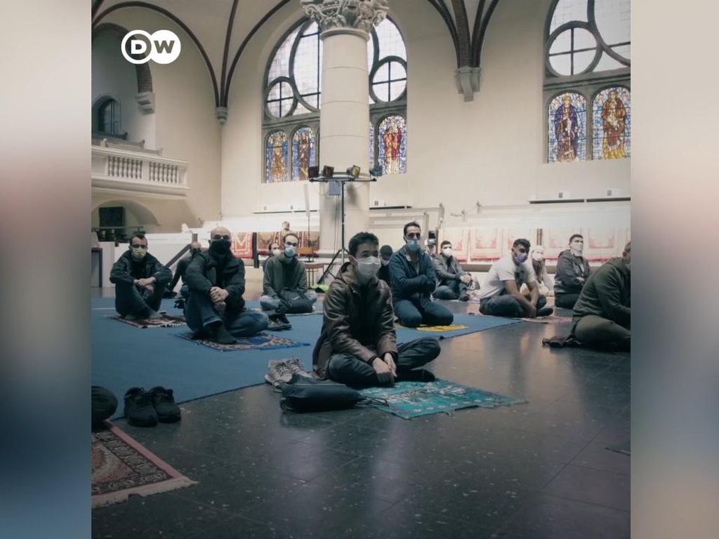 Gereja di Jerman Buka Pintu untuk Muslim Salat Jumat Gereja di Jerman Buka Pintu untuk Muslim Salat Jumat