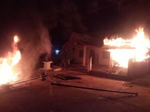 Warga Bakar Kantor Desa Gegara Kecewa BLT Tak Tepat Sasaran