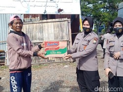 Terdampak Corona, Pemulung-Warga Kena PHK di Makassar Terima Bantuan Sembako