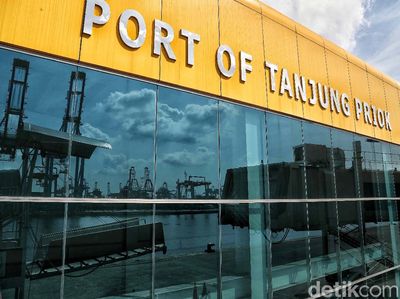 Potret Pelabuhan Tanjung Priok yang Sunyi Sepi