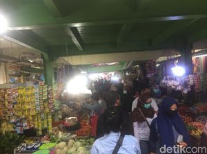 Video Warga Berjubel di Pasar Kramat Jati Video Warga Berjubel di Pasar Kramat Jati