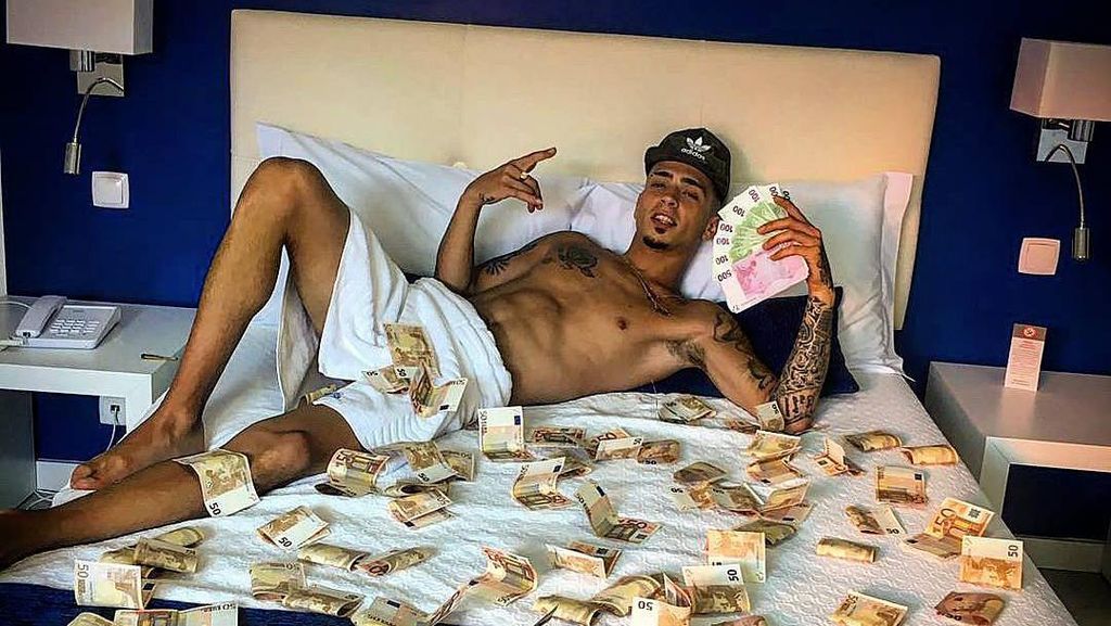 Foto: Rapper yang Hobi Pamer Gepokan Uang & Emas Dirampok Hingga Tewas