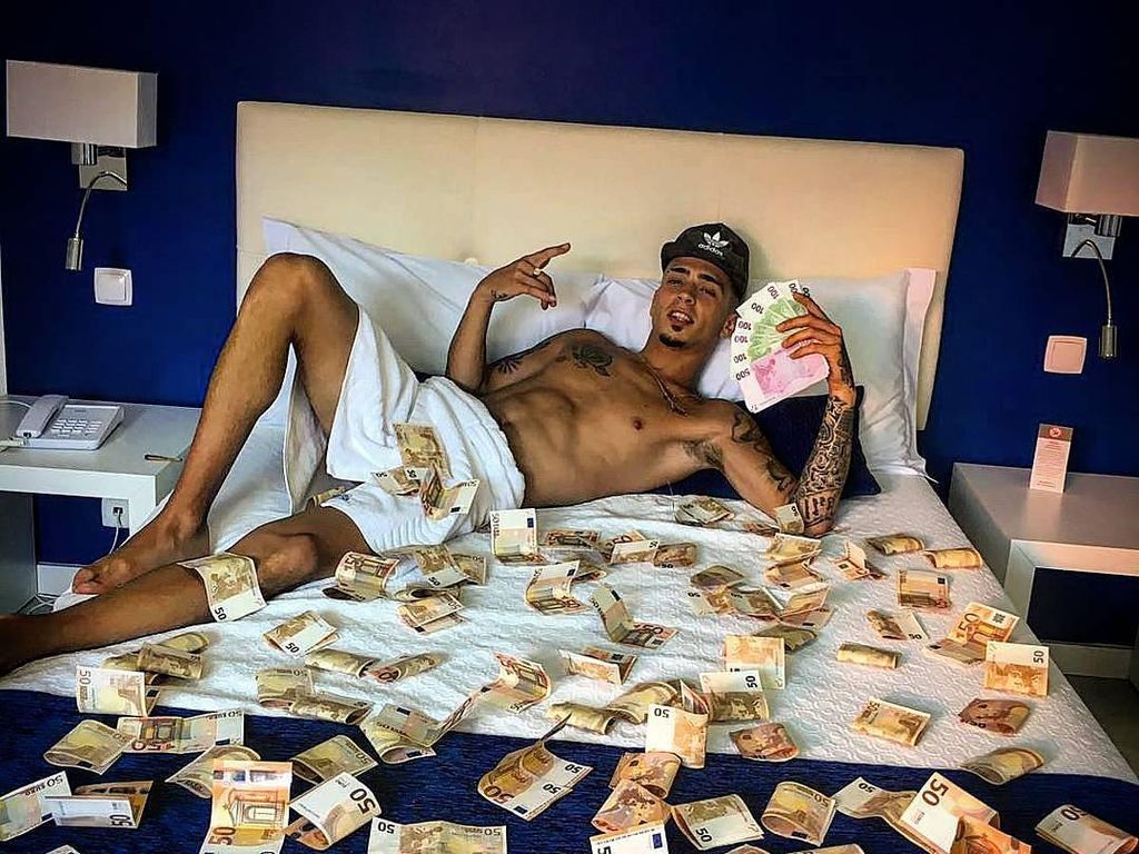 Foto: Rapper yang Hobi Pamer Gepokan Uang & Emas Dirampok Hingga Tewas
