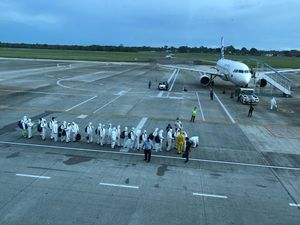 Habis Kontrak Kerja di RI, 190 TKA China Dipulangkan ke Negaranya Habis Kontrak Kerja di RI, 190 TKA China Dipulangkan ke Negaranya