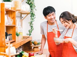 5 Alasan Kenapa Suami Harus Masak Buat Istri