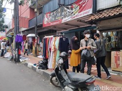 PSBB Cimahi Tahap 3, Toko Pakaian-Pedagang Musiman Boleh Berjualan