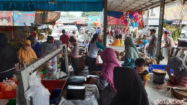 Ramainya Pasar Jengkol di Gunung Sindur saat PSBB
