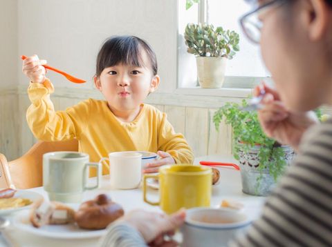 anak makan