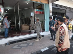 Operasi Gabungan Tutup Kawasan Niaga Pecinan Kota Malang Saat PSBB