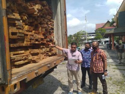 Polda Riau Amankan Kayu Ilegal dari Suaka Margasatwa Rimbang Baling