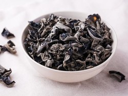 Wanita Ini Tewas Usai Makan Jamur Kuping Hitam yang Direndam Semalaman