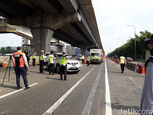 Ratusan Kendaraan Diputar Balik di GT Cikarang Barat!