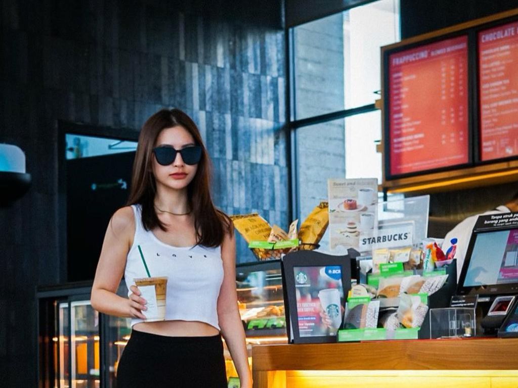 Serunya Kulineran Aska Ongi, Pesinetron Cantik Korban KDRT Serunya Kulineran Aska Ongi, Pesinetron Cantik Korban KDRT