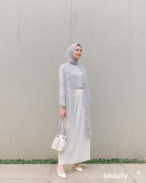 6 Inspirasi Setelan Outfit Lebaran Hari Kedua dengan Warna 