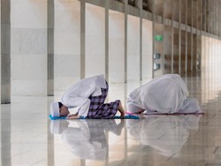 Waktu Paling Dekat Seorang Hamba dengan Allah SWT Menurut Hadits Nabi SAW