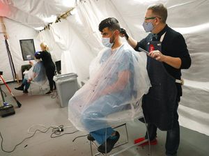 Salon Buka Saat Pandemi, Tukang Cukur Tularkan Corona ke Pelanggan