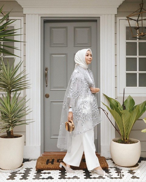 6 Inspirasi Setelan Outfit Lebaran Hari Kedua Dengan Warna Senada