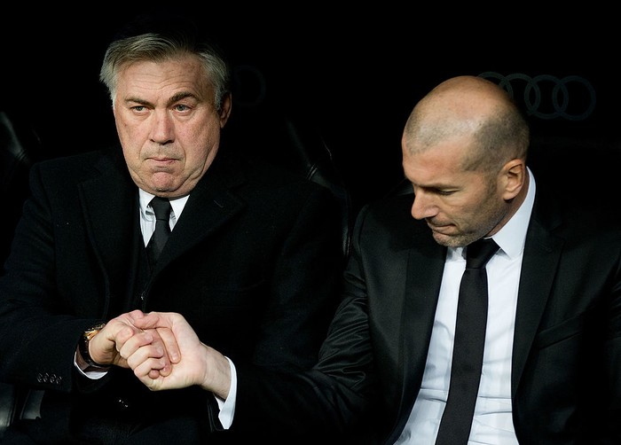 MADRID, SPAIN - FEBRUARY 05: Head coach Carlo Ancelotti (L) of Real Madrid CF shake hands with his assistant coach Zinedine Zidane (R) during the Copa del Rey semifinal first leg match between Real Madrid CF and Club Atletico Madrid at Estadio Santiago Bernabeu on February 5, 2014 in Madrid, Spain.  (Photo by Gonzalo Arroyo Moreno/Getty Images)