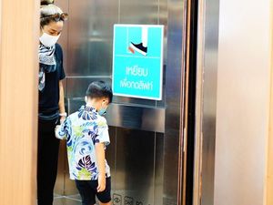 Mal Ini Buka Saat Pandemi Corona, Tombol Lift Diganti Pakai Pedal Kaki