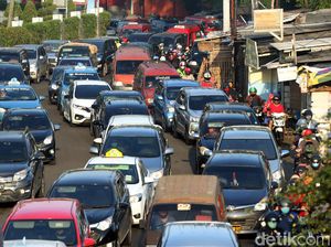 Lockdown Dilonggarkan, Kemacetan di Kota Manila Kembali Lagi Lockdown Dilonggarkan, Kemacetan di Kota Manila Kembali Lagi