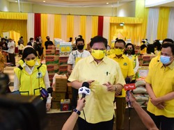Selama COVID-19, Golkar Bagikan 1,2 Juta Paket Sembako ke Masyarakat