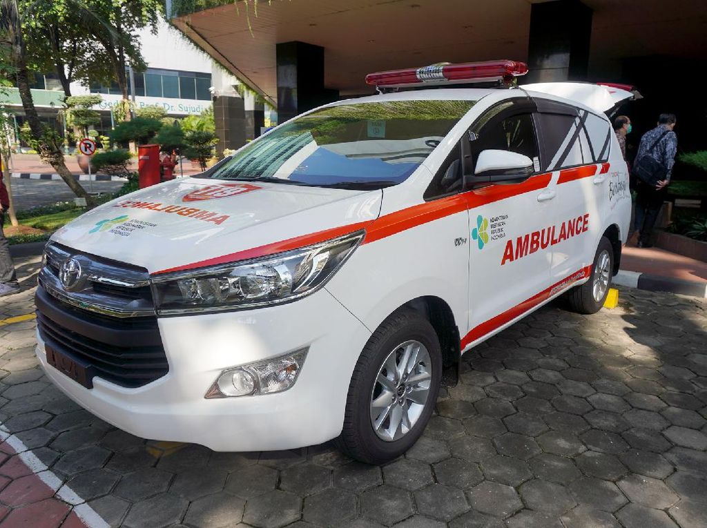 Bantu Penanganan Corona, Toyota Beri Innova Ambulans ke Bekasi Bantu Penanganan Corona, Toyota Beri Innova Ambulans ke Bekasi