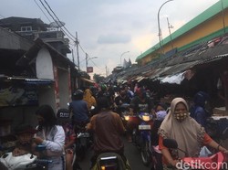 Cerita Warga Tetap Belanja Lebaran di Pasar Kramat Jati saat Corona