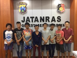 4 Pelaku Pengeroyokan di Surabaya Diamankan, Polisi Sita Pedang hingga Celurit