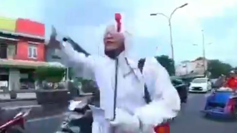 Pria ber-APD viral teriak 'kami cape'.