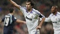 Raul Gonzalez menempati nomor 4. Dia meengoleksi 71 gol dan 16 assist (87) (Getty Images)