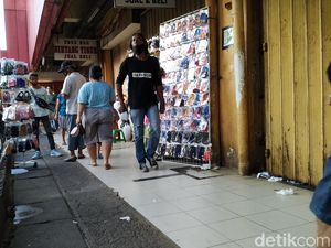 Sempat Ramai Pembeli di Siang Hari, Pasar Kebayoran Kini Berangsur Lengang Sempat Ramai Pembeli di Siang Hari, Pasar Kebayoran Kini Berangsur Lengang