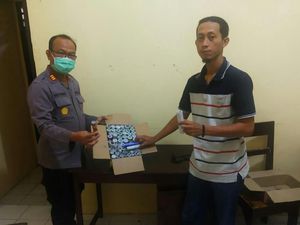 Tak Ingin Lebaran di Kantor Polisi, Warga Situbondo Serahkan Petasan Buatannya Tak Ingin Lebaran di Kantor Polisi, Warga Situbondo Serahkan Petasan Buatannya