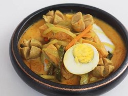 Cara Membuat Ketupat Sayur Bakso ala Chef Devina Hermawan yang Praktis