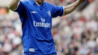 Tahun 1997, Chelsea membeli Gianfranco Zola dari Parma seharga 4,5 juta paun. Enam tahu di Chelsea, Zola begitu dicintai dengan raihan lima trofi lalu pernah jadi asisten Maurizio Sarri dan mempersembahkan trofi Liga Europa (Getty Images)