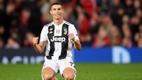 Peringkat pertama ditempati Cristiano Ronaldo. Penyerang asal Portugal yang kini memperkuat Juventus punya torehan 129 gol dan 40 assist (169) (Getty Images)