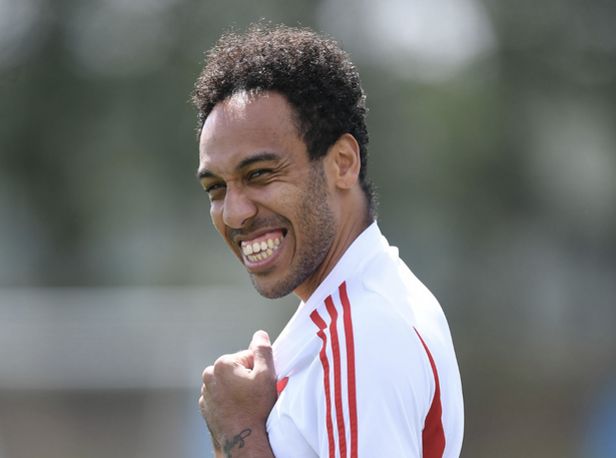 Aneh tidak rambutnya Pierre-Emerick Aubameyang ini?