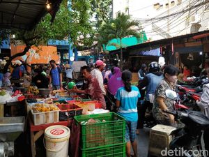 Antara Takut Corona dan Kebutuhan, Pasar-pasar Padat Jelang Lebaran