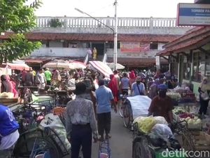 Video Warga Kota Tegal Serbu Pasar Usai PSBB Berakhir