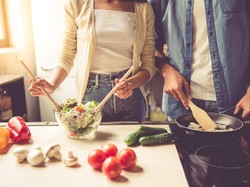 Lebaran Senggang? Yuk Coba Masak 3 Resep Sederhana Ini Bareng Suami