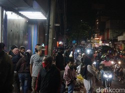 Malam Takbiran, Warga Cimahi Berkerumun di Pusat Perbelanjaan