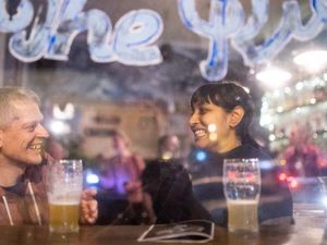 Pembatasan Belum Dilonggarkan, Restoran di Sydney dan Victoria Laris Dipesan