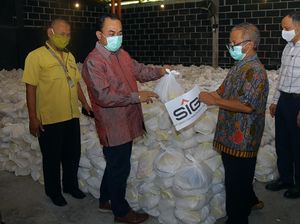 Semen Indonesia Bagi-gagi Ribuan Paket Sembako Semen Indonesia Bagi-gagi Ribuan Paket Sembako