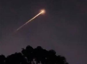 Cahaya Aneh di Langit Kejutkan Warga Australia Cahaya Aneh di Langit Kejutkan Warga Australia