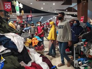 Di Malam Takbiran, Department Store di Sidoarjo Ramai Pengunjung