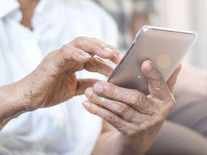Nenek di Belanda Harus Hapus Foto Cucu di Medsos Usai Digugat Hukum
