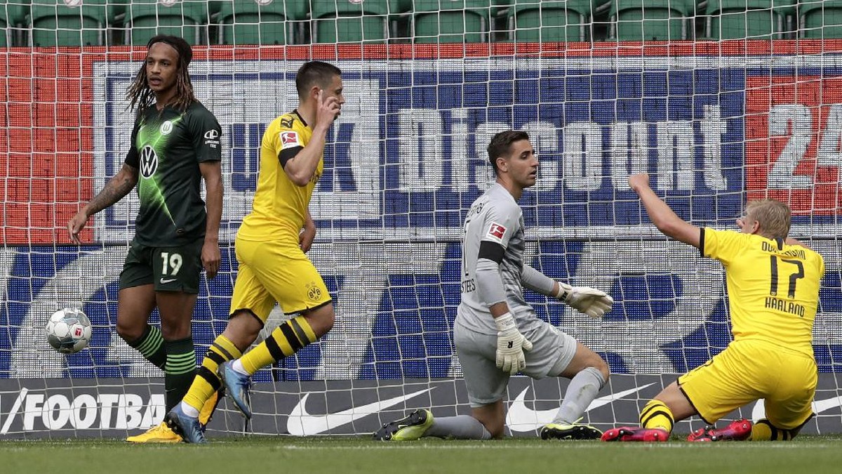 Borussia Dortmund meraih poin penuh di kandang Wolfsburg. (Foto: Michael Sohn/Pool via Getty Imag/Pool)