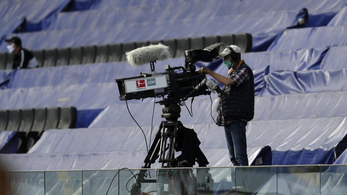 Ini link live streaming Wolfsburg vs Borussia Dortmund (AP/Michael Probst)